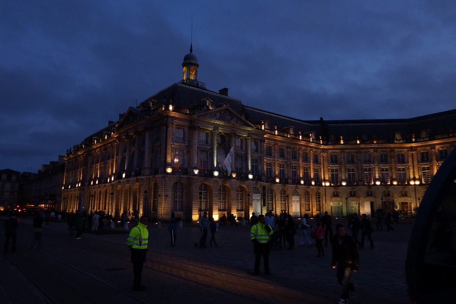 Le soir de la fête du fleuve à Bordeaux