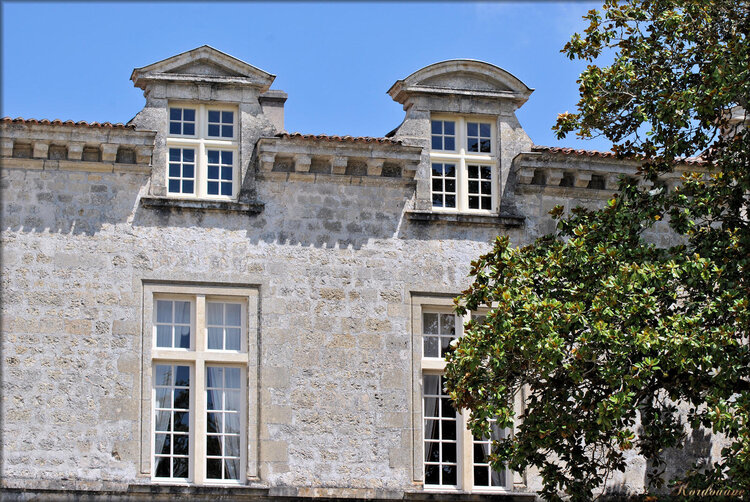 Photo cour intérieur du Château de Cazeneuve