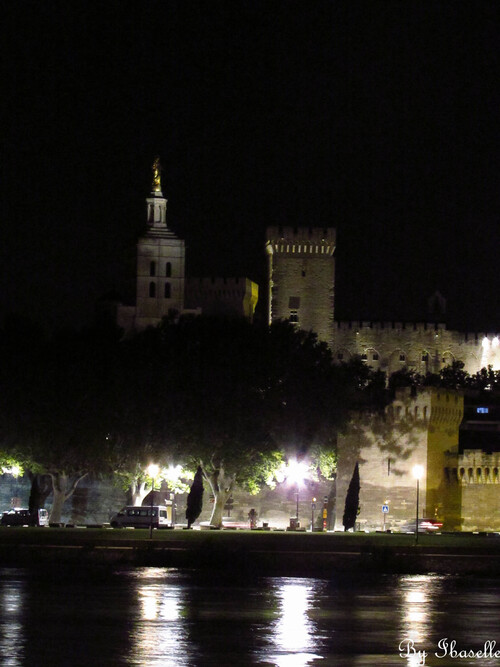 Avignon en nocturne