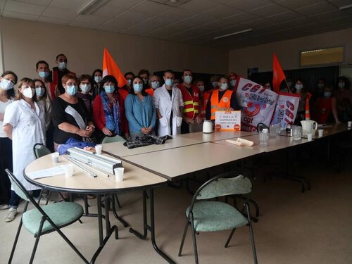 Mobilisation des syndicats et du personnel du CHRU Brest-Carhaix contre sa direction. ( OF.fr - 08/07/21 - 19h06 )