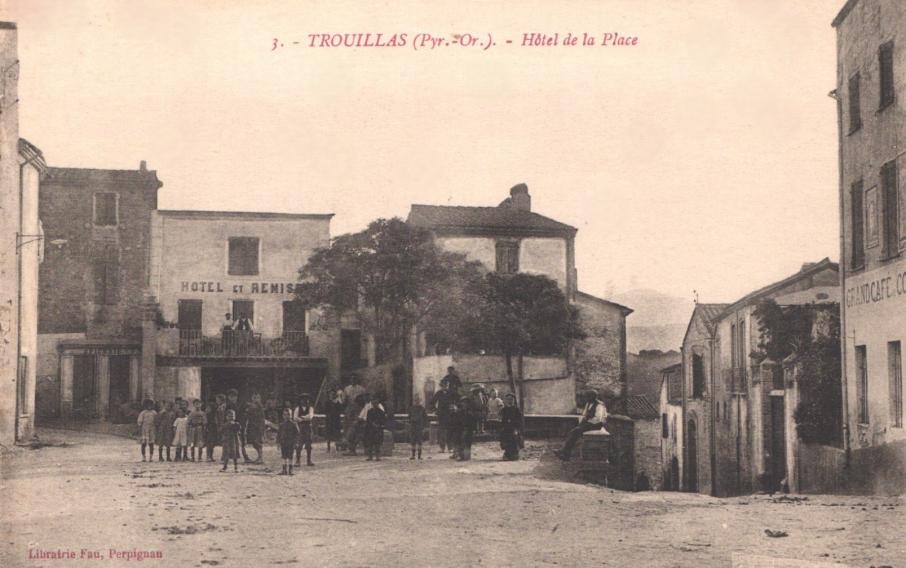 Peut être une image de 7 personnes et texte