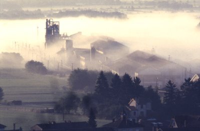 usine-dans-le-brouillard.jpg