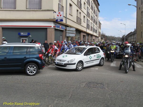 Le départ de la course Châtillon sur Seine-Dijon, vu par René Drappier