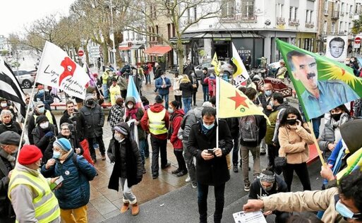 150 personnes étaient rassemblées place Aristide-Briand à Lorient ce samedi 20 février contre la loi de sécurité globale.