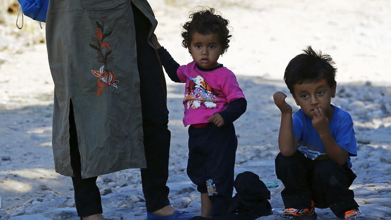 Des migrants syriens attendent d'embarquer pour la Grèce 