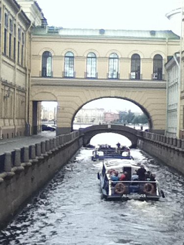 st Pétersbourg canal bateau