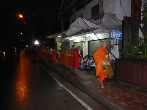 J9, Défilé des moines,Luang Prabang, Laos
