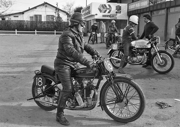 La 1ere vraie course de motos anciennes en France