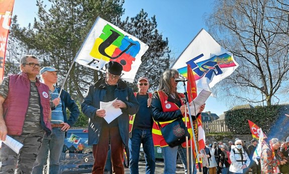 Manifestation des retraités du Finistère jeudi 24 mars 2022 à Carhaix.