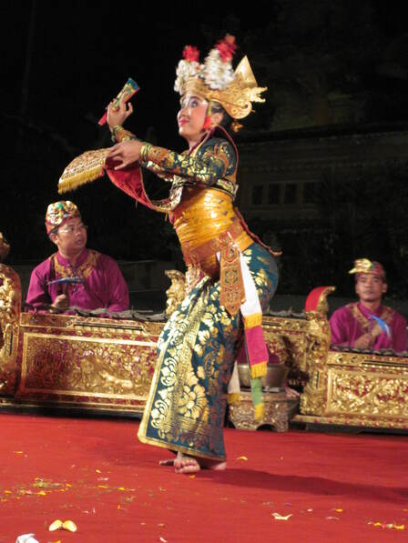 Ubud Bali , spectacle de danse au Lotus Pond 