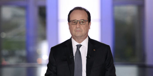 Stephane de Sakutin / AP Le président François Hollande dans "Dialogue citoyen", sur France 2, le 14 avril.