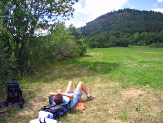 Comme les cailloux du Petit Poucet GR.30 Tour des lacs d'Auvergne : Etape 2 Olloix (870 m) - Lac Chambon (880 m) 18 Kms