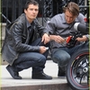 Orlando-Bloom-takes-a-look-at-his-motorcycle-s-license-plate-orlando-bloom-7047211-960-1222.jpg
