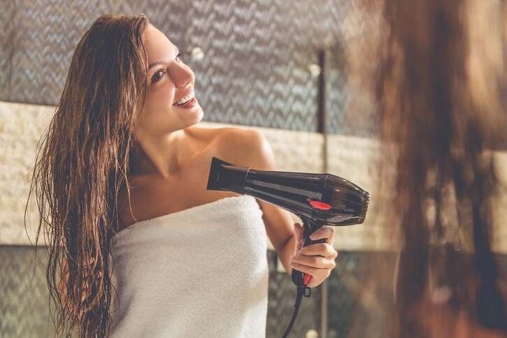 Si vos cheveux sont très abimés, utilisez un shampoing nourrissant et hydratanté