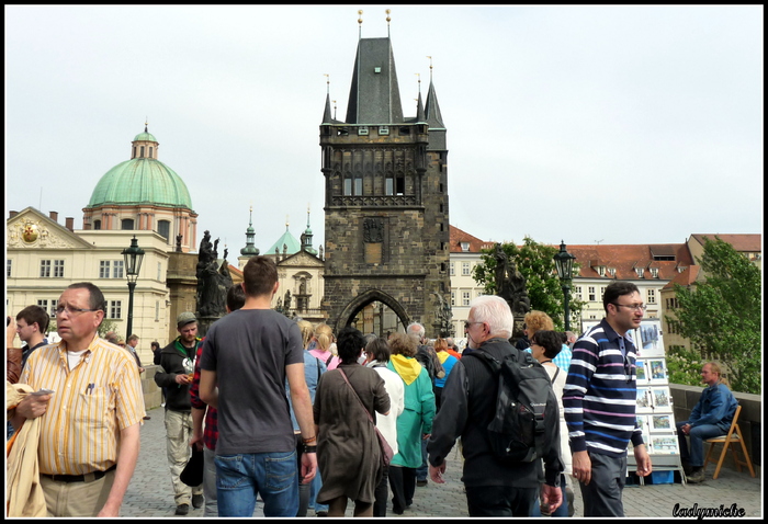 Les tours du Pont Charles de Prague  ( top des monuments).