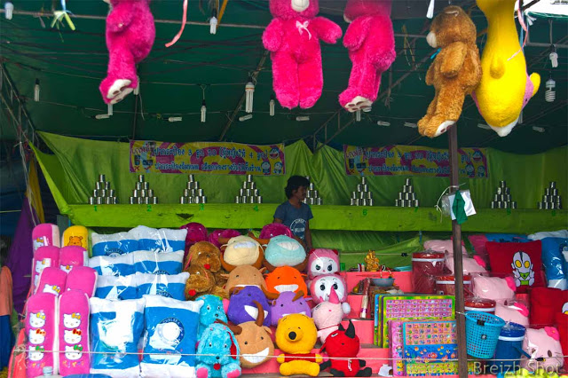 Un stand de casse-boîtes à Ayutthaya en Thaïlande Un stand de casse-boîtes à Ayutthaya en Thaïlande