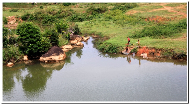 SUR LE ROUTE DE MANAKARA 