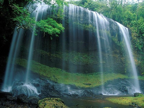 CASCADES OU RUISSEAU=CASCADAS