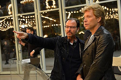 Jon Bon Jovi en tournage du clip de « Not running anymore »