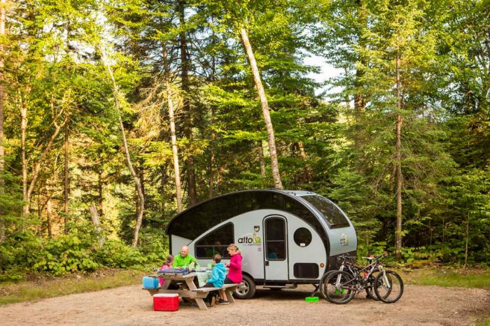 Les Touristes Débarquent Dans Les Laurentides -