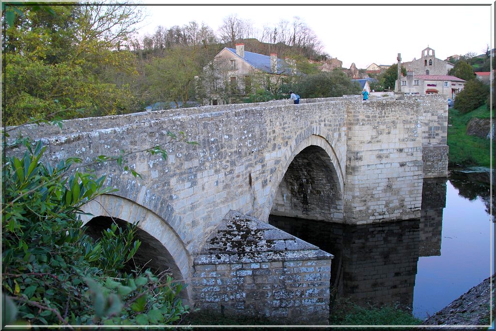 974 - 4) Périple en Pays de Gâtine dans les Deux-Sèvres (79)