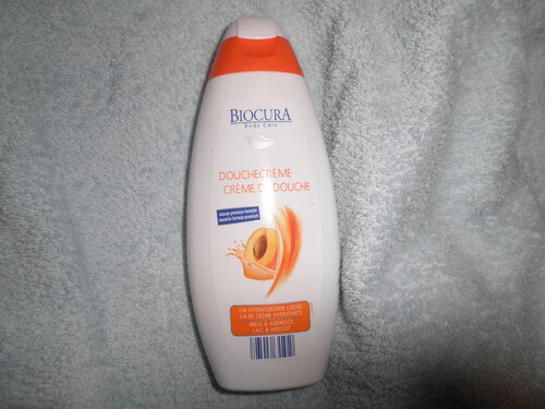 Biocura creme de douche abricot et lait