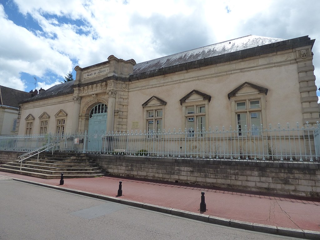 Palais de Justice - Rue du Tribunal, Beaune (35659197806).jpg