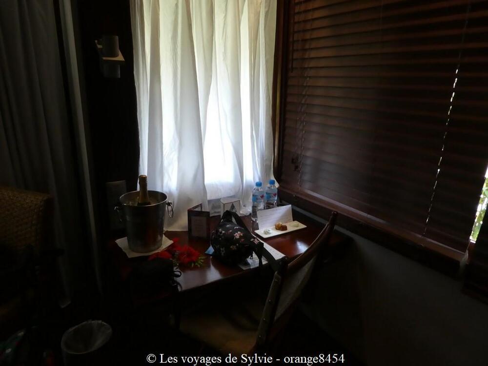 ILE DE MOOREA - POLYNESIE - Intérieur du bungalow suite