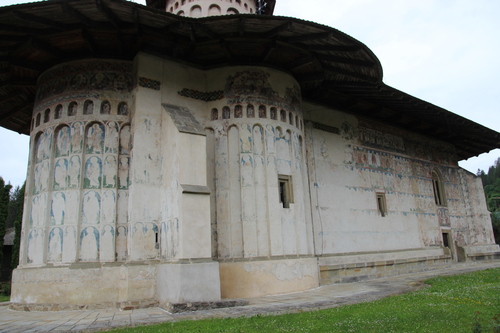 Le monastère du Voronet, 3 : la face nord, la face est et l'intérieur