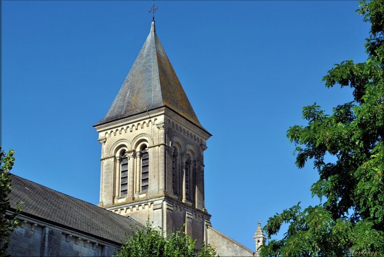 Clocher de l'église Saint-Vincent de Nieul-sur-l'Autise