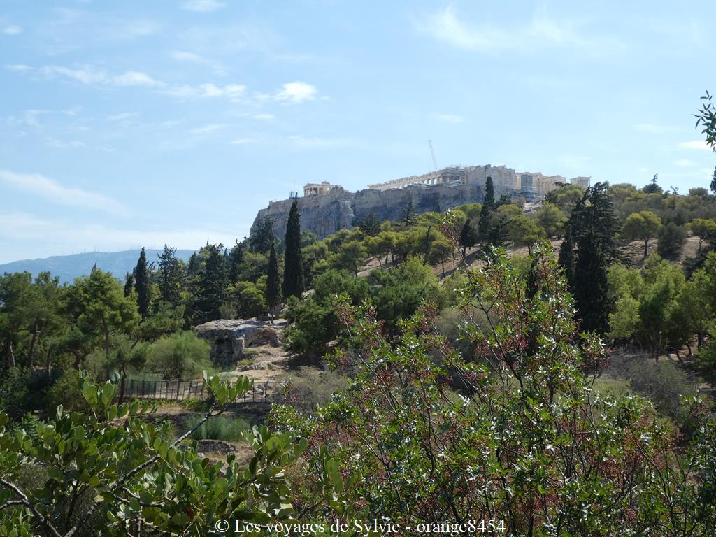 ATHENES SUR LES HAUTEURS - GRECE