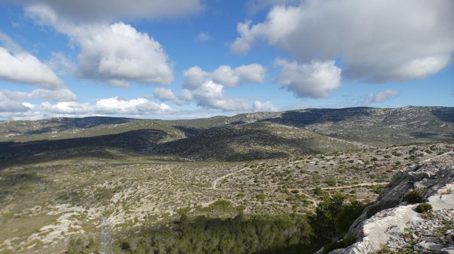 Peut être une image de brouillard et montagne