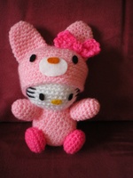 Hello Kitty déguisée en lapin 