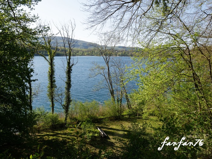                                                                                                                                                   Un joli lac en Isère (suite)