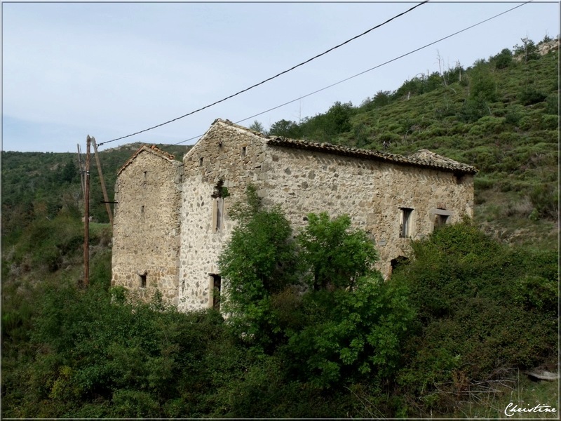 UNE PETITE ROUTE ENTRE ARDÈCHE ET LOIRE