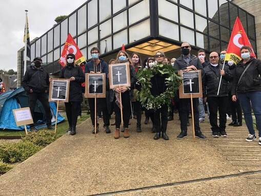 Une soixantaine d’éducateurs et de cadres du centre départemental de l’enfance et de la famille était de retour dans la rue, ce jeudi 8 octobre 2020, après une première manifestation en septembre.