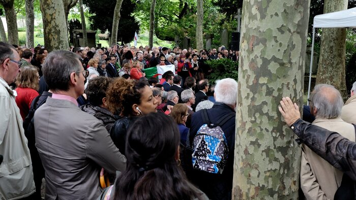 Hier après-midi au Père Lachaise ! une belle et émouvante cérémonie en hommage à maurice et josette audin