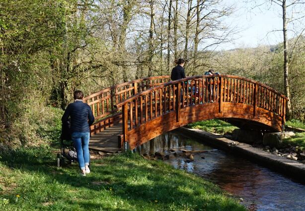 Le petit pont de bois ... - Commune de Saint-Saturnin-de-Lenne