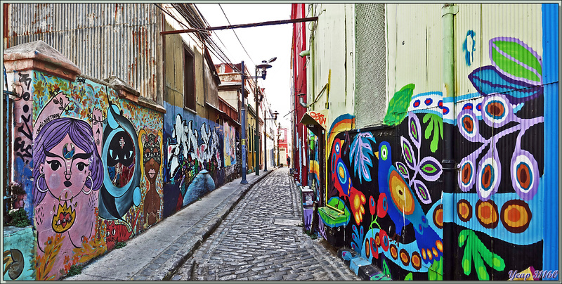 20/03/2022 suite : panoramas, rues en pente, graffiti, architecture et toujours les fils électriques ! - Valparaiso - Chili