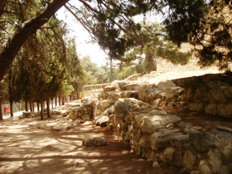 VISITE D'UN SITE ARCHEOLOGIQUE A  CNOSSOS  EN GRECE  JUIN 2014   (3)