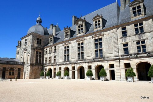 Joyaux du Périgord : le château de Hautefort