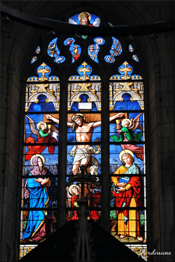 Photo de vitrail - Collégiale Notre-Dame