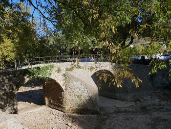 Le Pont Vieux depuis le jardin de l'ancien moulin à huile