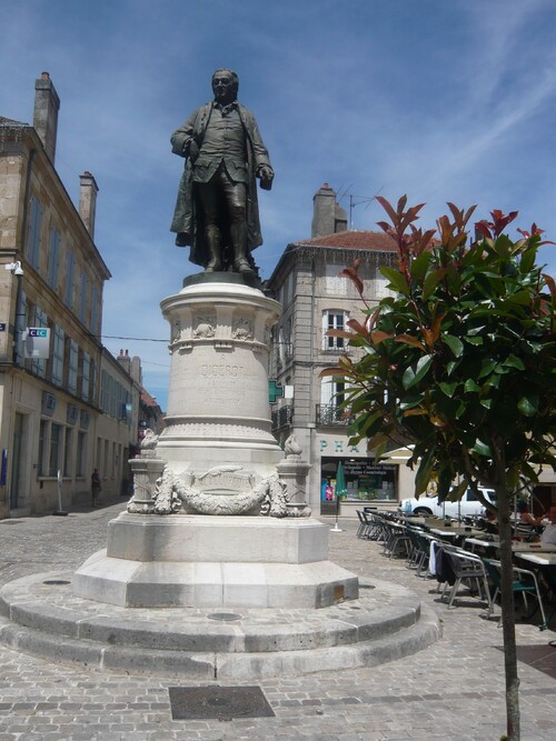 Langres (52)