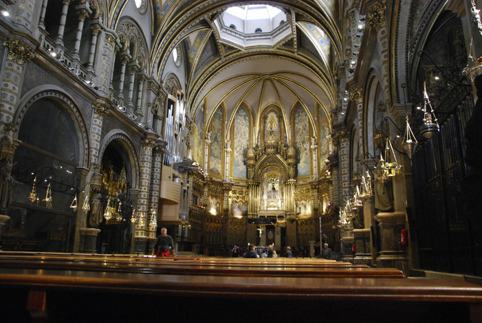 Catalogne - La nef de la basilique du monastère de Montserrat
