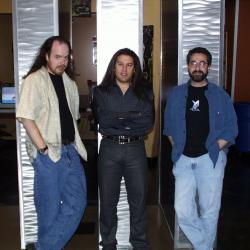 De gauche à droite : Tom Hall, John Romero, Warren Spector