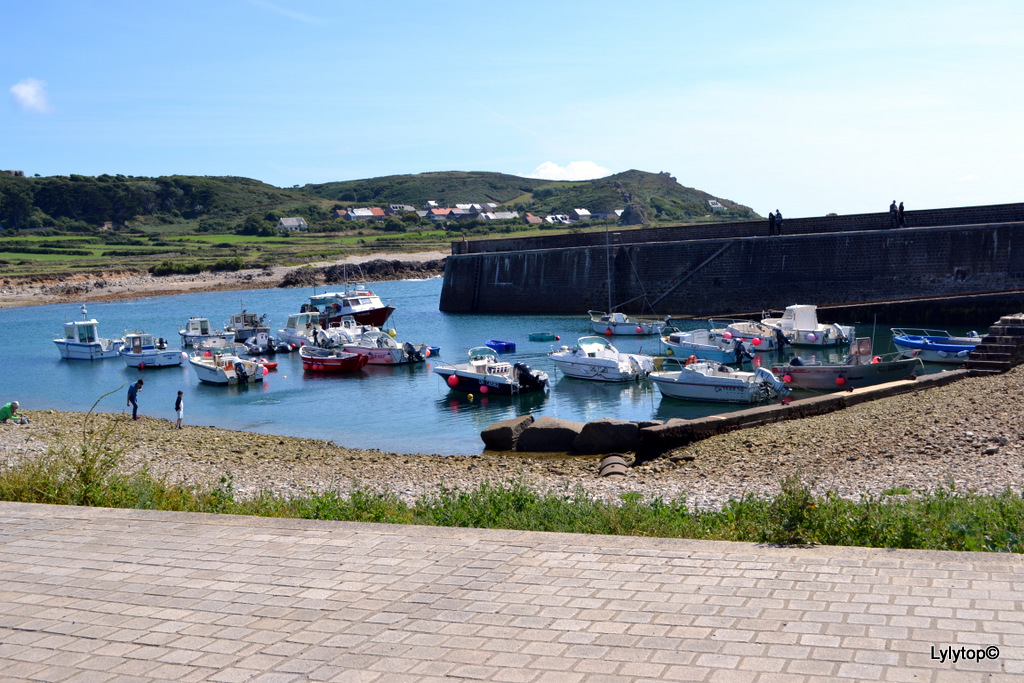 Du port Racine au phare de Goury