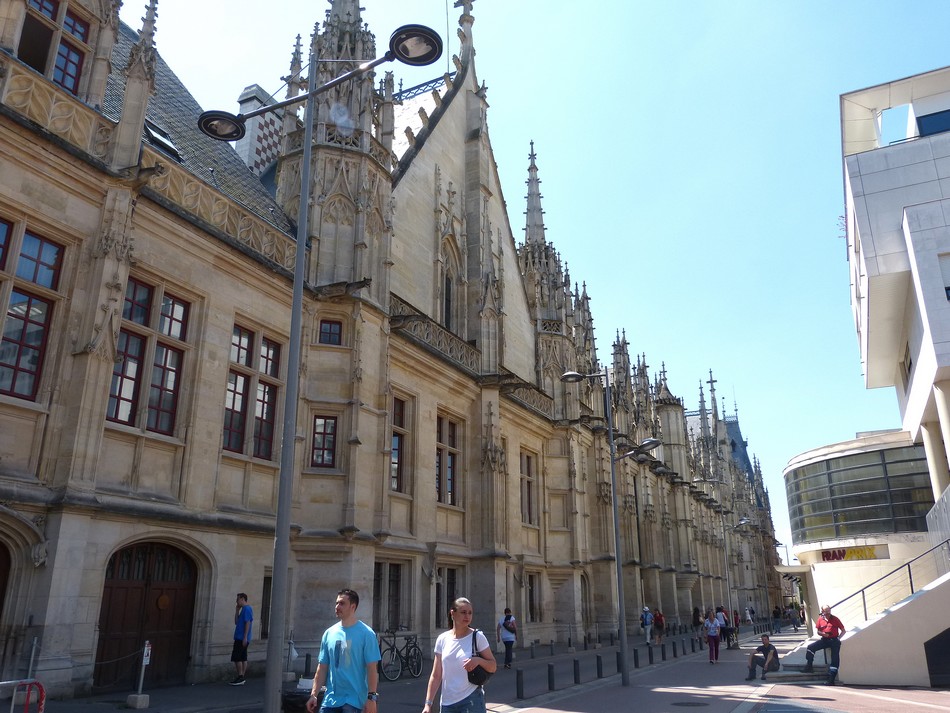 ROUEN, du Palais de Justice à l'église St-Ouen