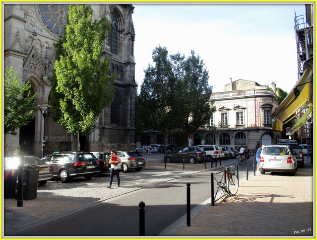 le parvis de l'église Saint Louis