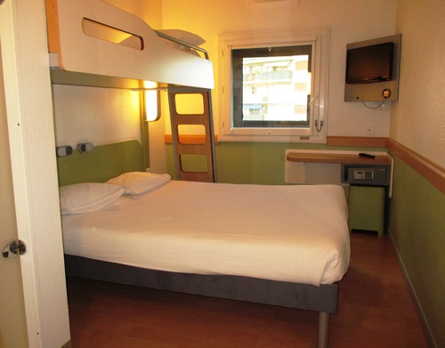 Une chambre triple à l'Hôtel Ibis Budget Timone à Marseille